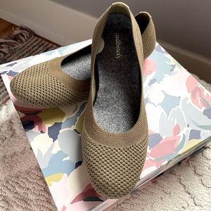 Allbirds Women’s Tree Breezers, size 8, Olive green
